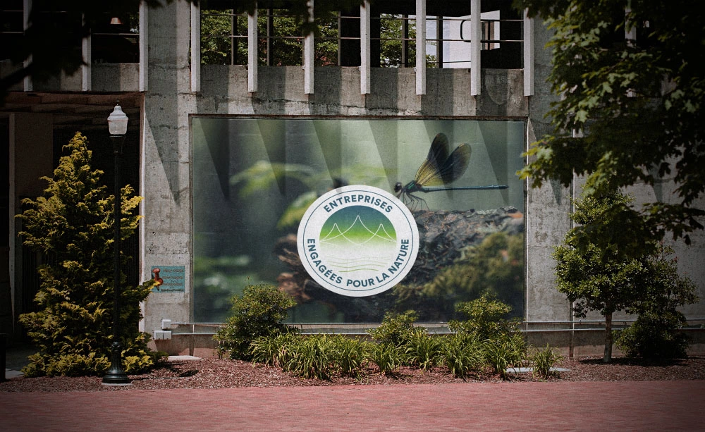 Panneau publicitaire pour le label entreprises engagées pour la nature